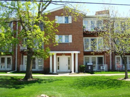 10217 Dearlove Rd in Glenview, IL - Foto de edificio