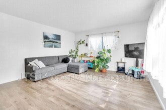 7877 Sayonara Dr in Citrus Heights, CA - Building Photo - Building Photo