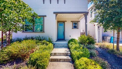 1718 Linden Ln in Santa Rosa, CA - Building Photo - Building Photo