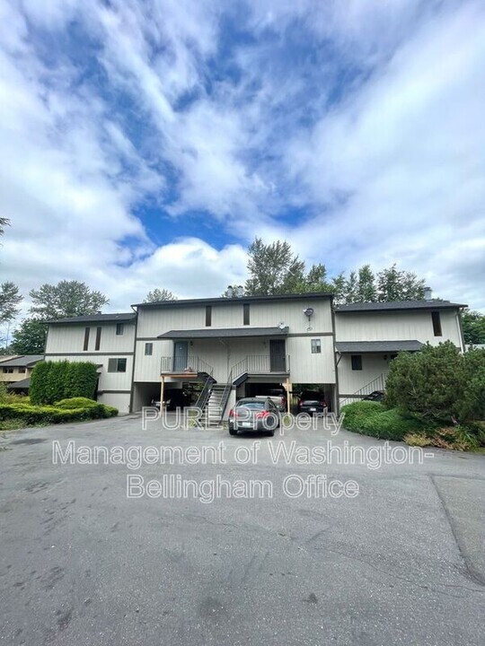 1215 N 9th St in Mount Vernon, WA - Building Photo