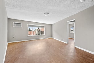 D19--Hoover House--3036 South Hoover Street in Los Angeles, CA - Building Photo - Building Photo