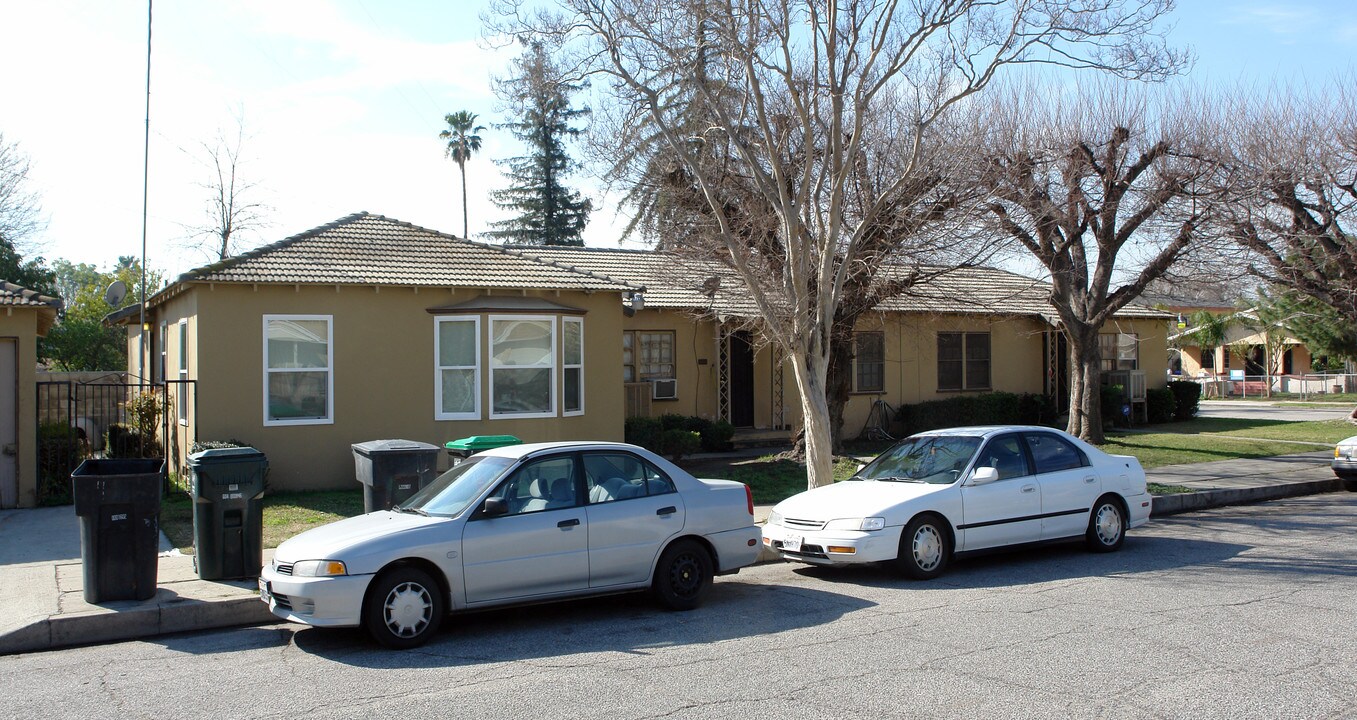 587-595 W Magnolia Ave in San Bernardino, CA - Foto de edificio