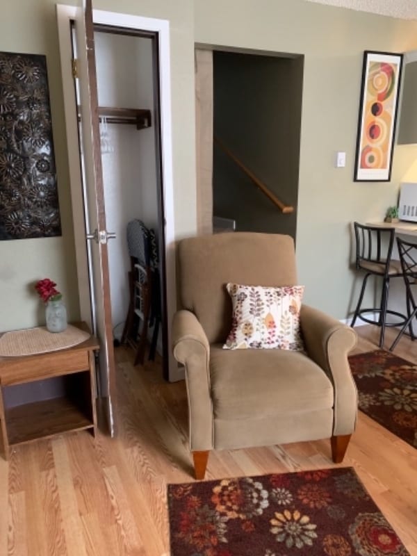 4511 Folker St in Anchorage, AK - Foto de edificio - Building Photo