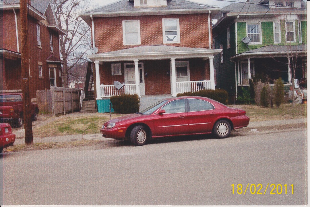 1528 Lee St E in Charleston, WV - Building Photo