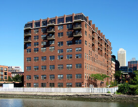 The Clermont Cove in Jersey City, NJ - Building Photo - Building Photo