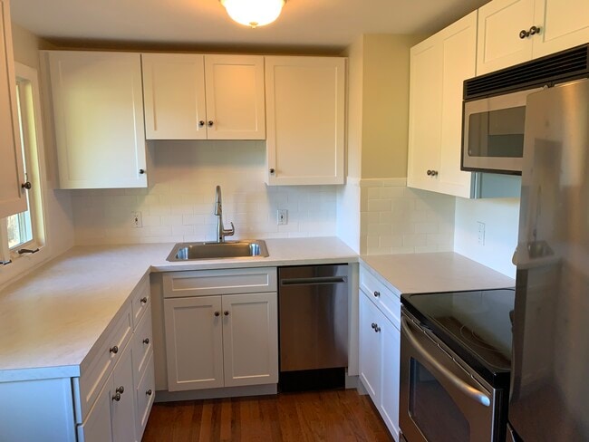 16 Saran Ave, Unit 1