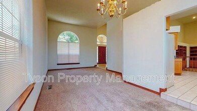 8429 Vineyard Ridge Ct NE in Albuquerque, NM - Building Photo - Building Photo