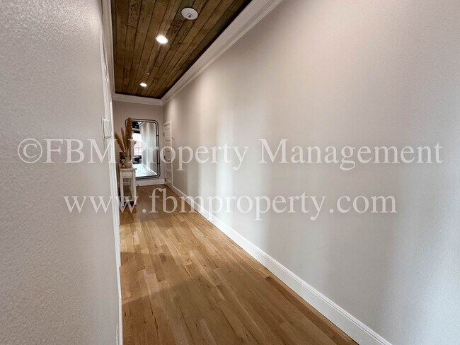 111 W Ennis Ave in Ennis, TX - Building Photo - Building Photo