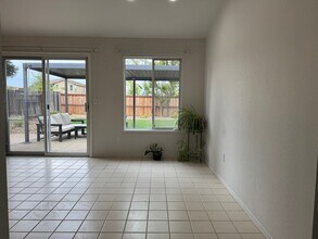 1019 Shenencock Way in Roseville, CA - Building Photo - Building Photo