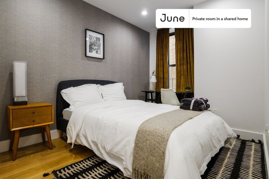 Room in Shared 4 bed/1.5 bath home in New York, NY - Building Photo