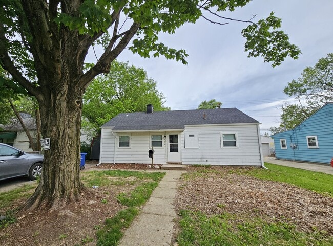 877 S Ashburton Rd in Columbus, OH - Building Photo - Building Photo