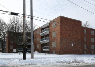 Cedar Estates in Cleveland, OH - Foto de edificio - Building Photo