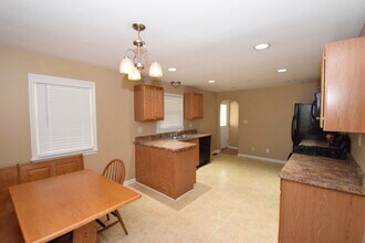 477 W Spring St in South Elgin, IL - Building Photo - Building Photo