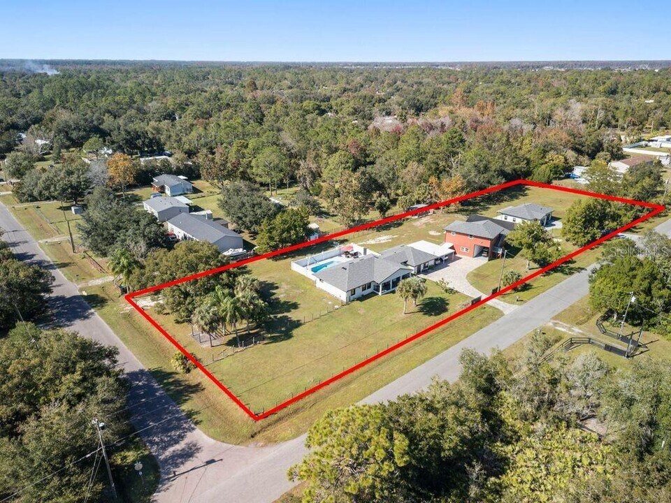 2400 10th St in Orlando, FL - Building Photo