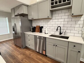 1739 Carter Cir in Atlanta, GA - Foto de edificio - Building Photo