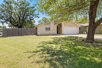 10300 Rutland Village E in Austin, TX - Building Photo - Building Photo