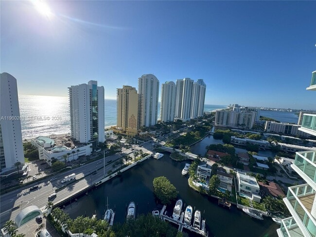 16400 Collins Ave in Sunny Isles Beach, FL - Foto de edificio - Building Photo