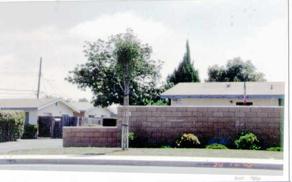 573-575 Victoria St in Costa Mesa, CA - Building Photo - Building Photo