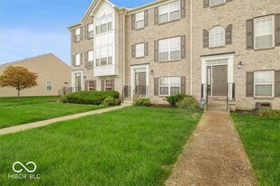 172 Straughn Ln in Westfield, IN - Building Photo