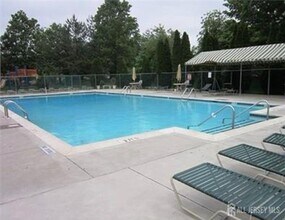 405 Danbury Ln in East Brunswick, NJ - Building Photo - Building Photo