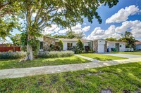 1930 NE 211th Terrace in Miami, FL - Foto de edificio - Building Photo