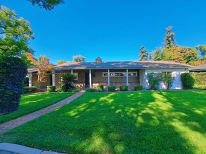 942 S Park Cir Dr in Fresno, CA - Building Photo - Building Photo