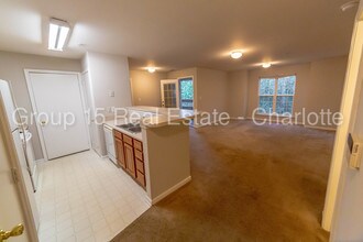 9811 Campus Walk Ln in Charlotte, NC - Building Photo - Building Photo