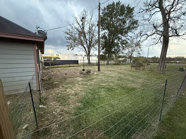 209 6th St in Dobbin, TX - Building Photo - Building Photo