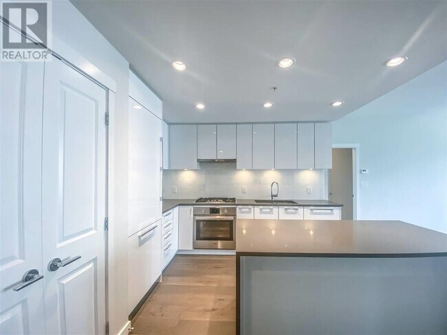 3487-3487 Binning Rd in Vancouver, BC - Building Photo - Building Photo