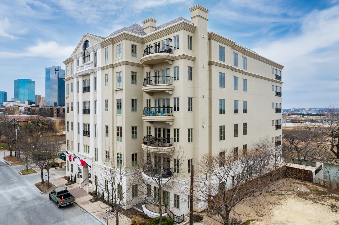 Villa de Leon in Fort Worth, TX - Foto de edificio