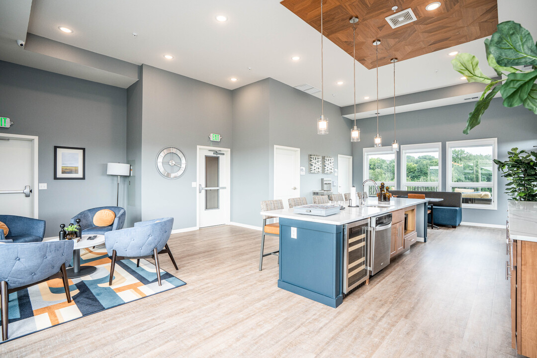 Grand35 Apartments - 55 Plus Active Adult in Burnsville, MN - Foto de edificio