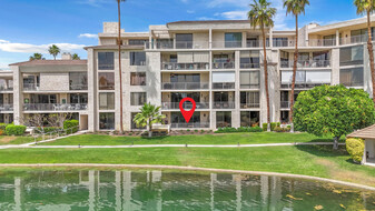 910 Island Dr in Rancho Mirage, CA - Building Photo
