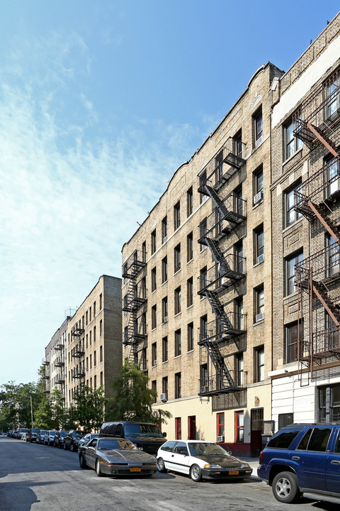 35-45 Arden St in New York, NY - Building Photo