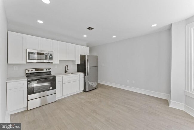 7703 Ridge Ave in Philadelphia, PA - Building Photo - Building Photo