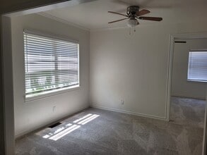 4311 Cole Ave, Unit 106 in Dallas, TX - Foto de edificio - Building Photo