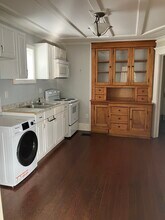 5 Pine St, Unit #1 in Potsdam, NY - Foto de edificio - Building Photo