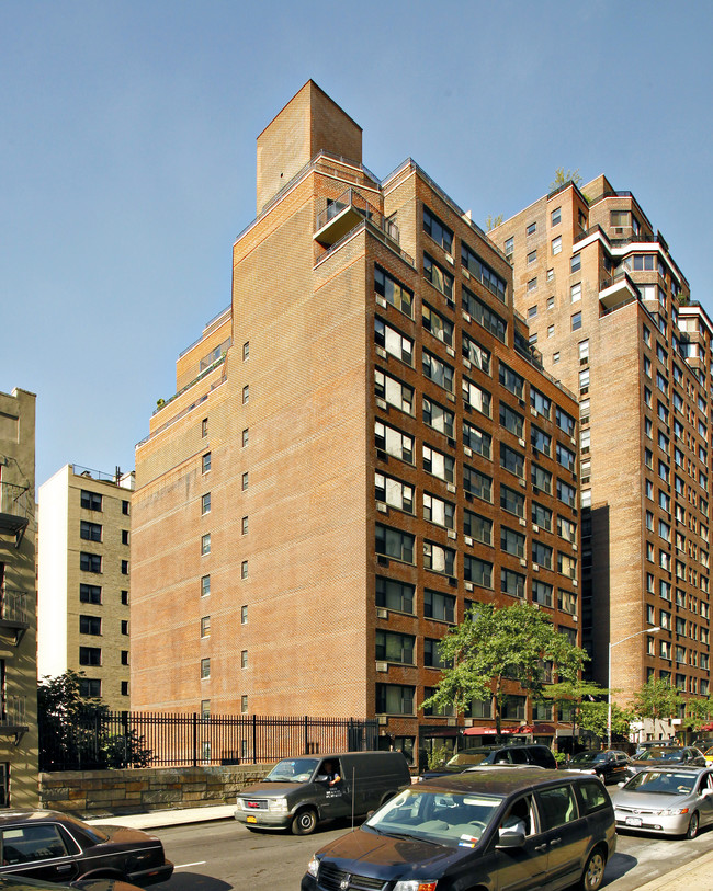 210 E 36th St in New York, NY - Foto de edificio - Building Photo
