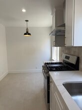 11610 Oxnard St, Unit Apt #6 in North Hollywood, CA - Building Photo - Building Photo