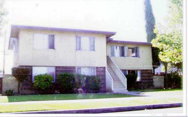 2619 S Baker St in Santa Ana, CA - Building Photo - Building Photo