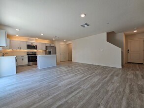 7041 Lone Sycamore St in Roseville, CA - Building Photo - Building Photo