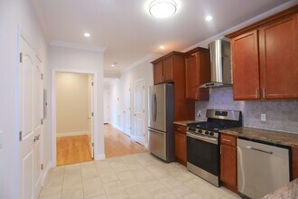 106 Poplar St, Unit 1 in Jersey City, NJ - Building Photo - Building Photo