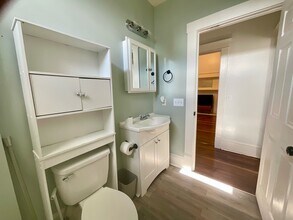 128 E Waldburg St, Unit 128 E. Waldburg in Savannah, GA - Building Photo - Building Photo