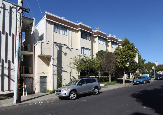 101 School St in Daly City, CA - Building Photo - Building Photo