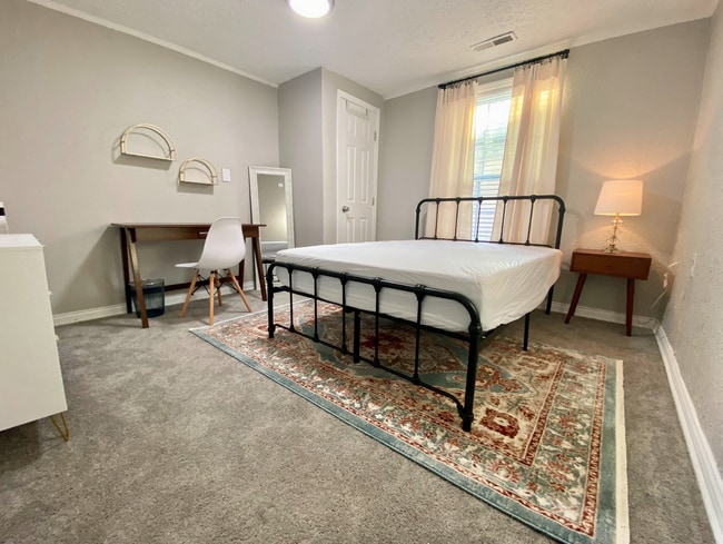 property at 1003 W Harrison Ave