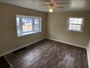 349 Whittier Dr in Pittsburgh, PA - Building Photo - Building Photo