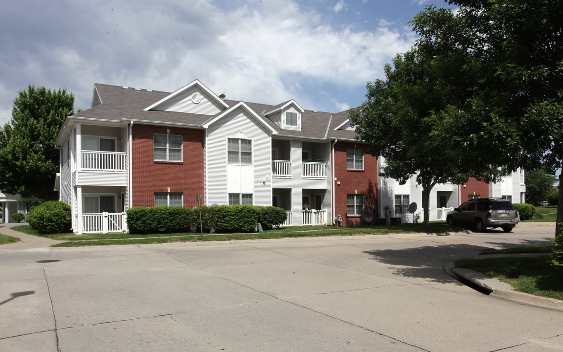 Wood Bridge Apartments in Lincoln, NE - Building Photo