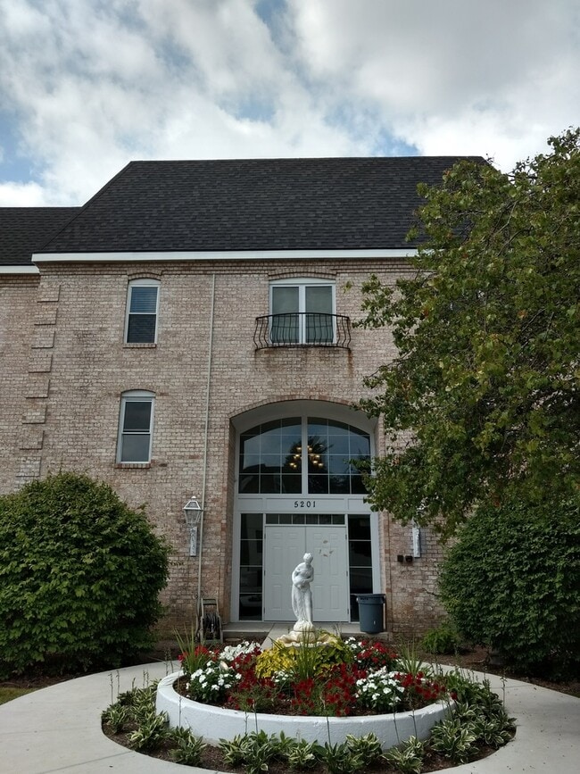 5201 Carriage Way Dr in Rolling Meadows, IL - Building Photo - Building Photo