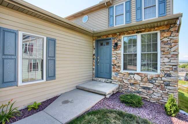 9 Lenox Ct in Mechanicsburg, PA - Building Photo - Building Photo