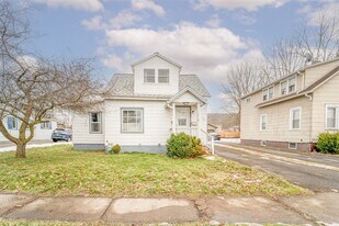 425 Clayton Ave in Vestal, NY - Building Photo