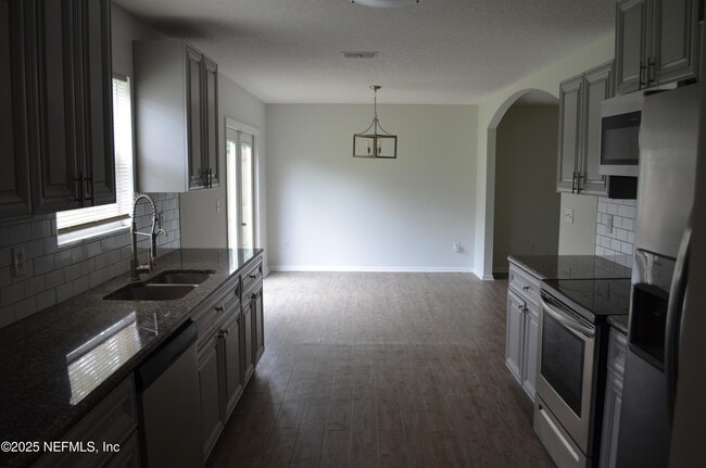 7061 Civic Club Dr in Jacksonville, FL - Building Photo - Building Photo